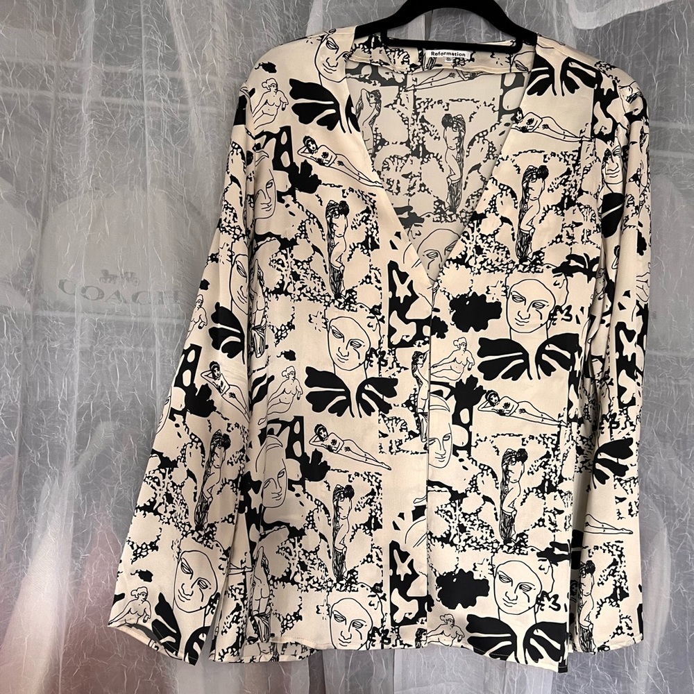 NEW W/O TAGS REFORMATION CLEMENTINA SILK TOP (black size XL)